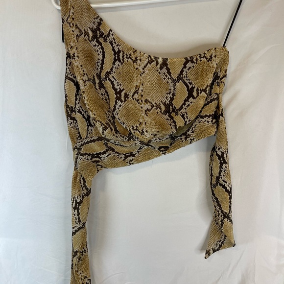 H&M Snake Print One-Shoulder Crop Top - Picture 5 of 5